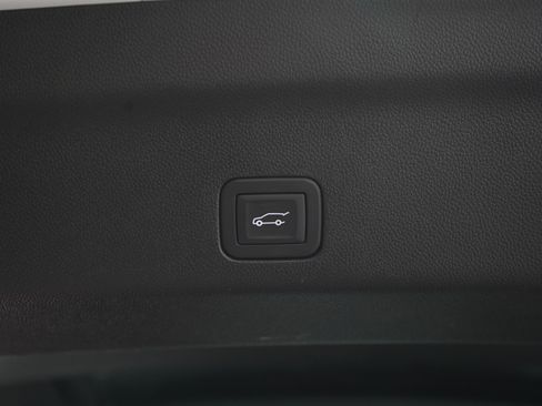 Used 2025 GMC Yukon Denali AWD/4WD image 22