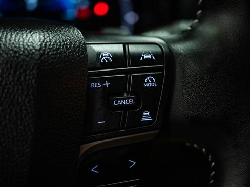 Used 2025 Toyota Camry SE image 18