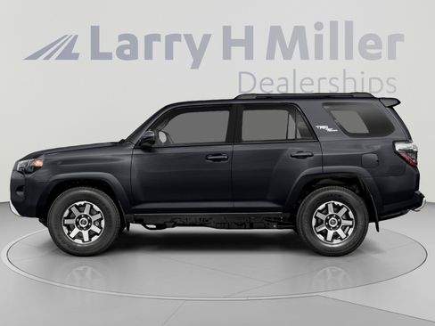 Used 2022 Toyota 4Runner TRD Off-Road Premium w/ Moonroof Package AWD/4WD image 3