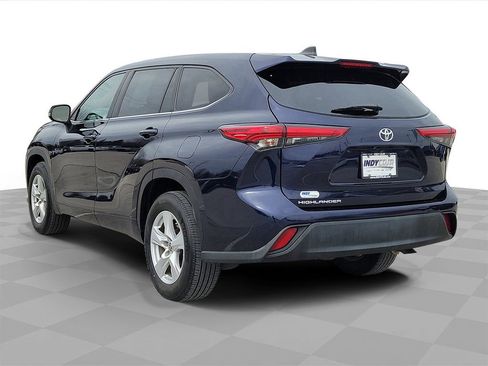 Used 2023 Toyota Highlander LE image 6