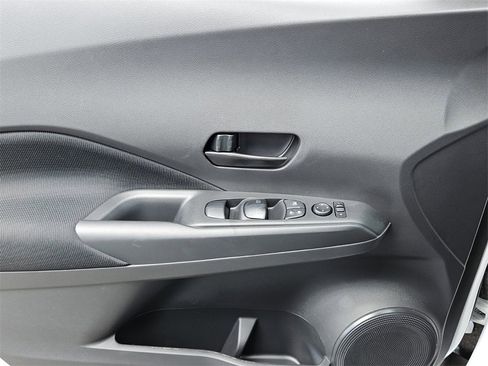 New 2025 Nissan Kicks Play S image 28