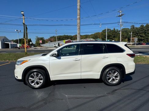Used 2014 Toyota Highlander XLE image 8