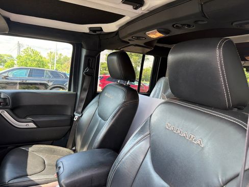 Used 2017 Jeep Wrangler Unlimited Sahara w/ Max Tow Package AWD/4WD image 8