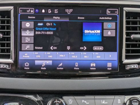 Used 2023 Chrysler Pacifica Touring-L FWD image 27