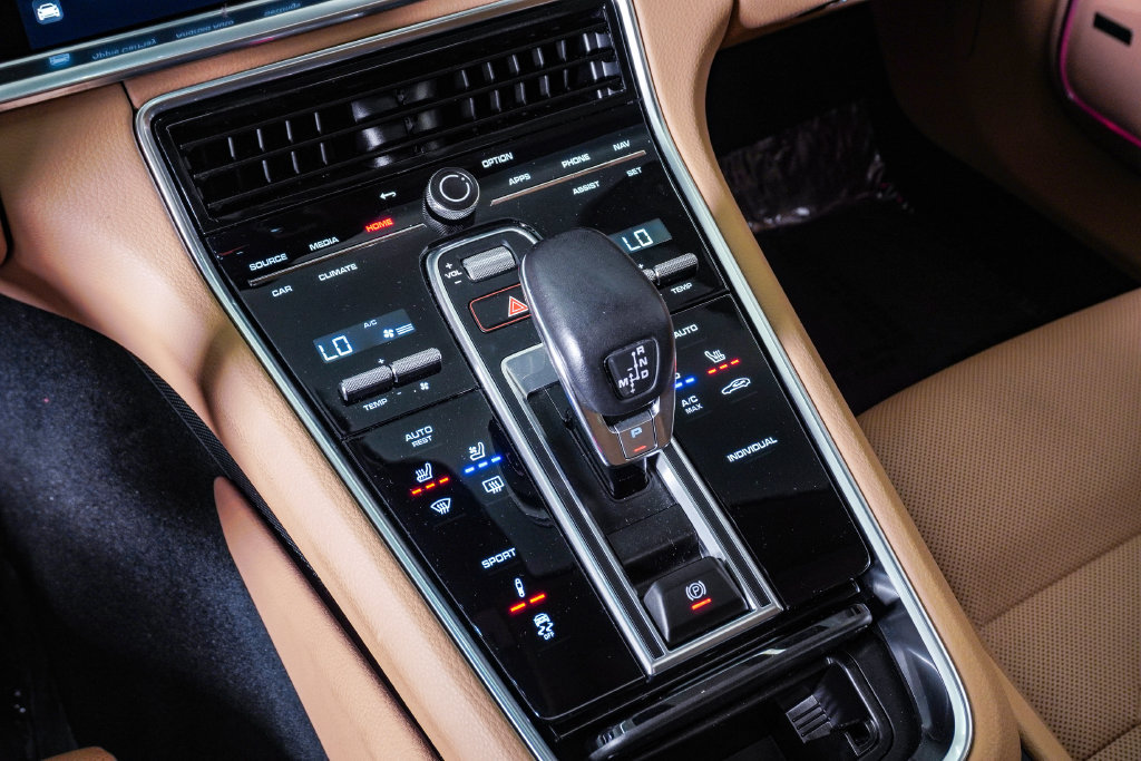 Certified 2023 Porsche Panamera 4 Platinum Edition AWD/4WD image 25
