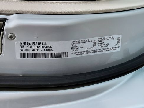 Used 2024 Chrysler Pacifica Touring-L FWD image 32