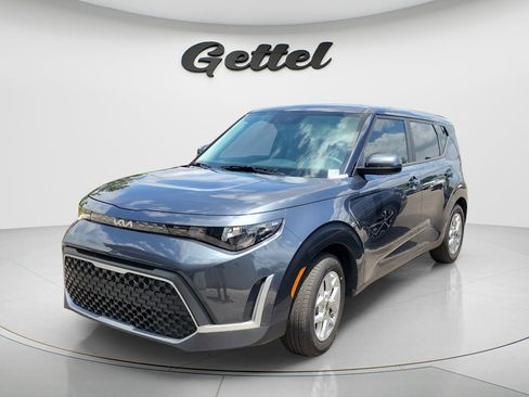Used 2025 Kia Soul LX w/ LX Technology Package FWD image 2