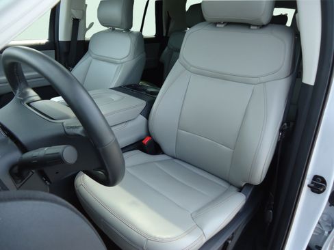 Used 2025 Ford Expedition Max Active AWD/4WD image 26