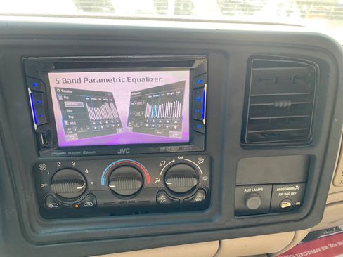 Used 2001 Chevrolet Silverado 2500 LT w/ Snow Plow Prep Pkg image 9