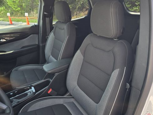 Used 2025 Chevrolet TrailBlazer LT AWD/4WD image 12