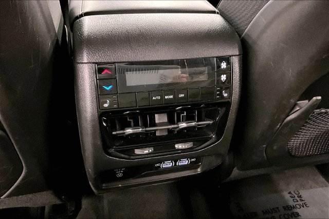 Used 2023 Jeep Grand Cherokee L Limited w/ Black Appearance Package AWD/4WD image 33