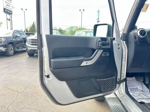 Used 2012 Jeep Wrangler Sahara w/ Connectivity Group AWD/4WD image 20