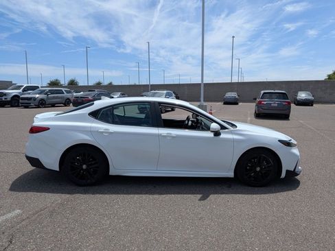 Used 2025 Toyota Camry SE FWD image 4