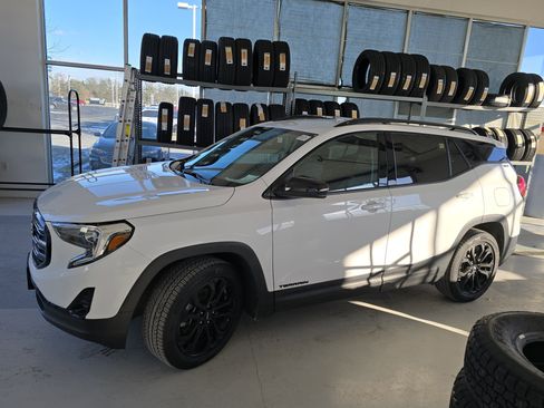 Used 2019 GMC Terrain SLT w/ Preferred Package image 14