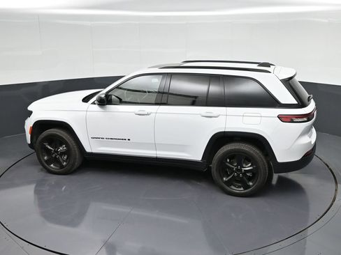 Used 2022 Jeep Grand Cherokee Altitude image 37