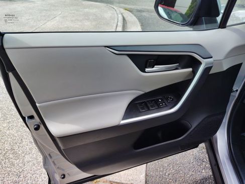 Used 2019 Toyota RAV4 XLE AWD/4WD image 21