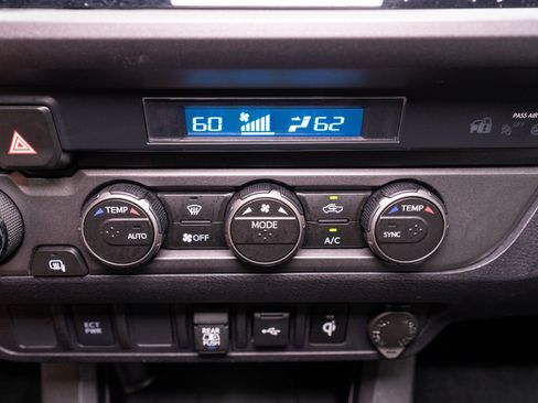 Used 2023 Toyota Tacoma TRD Sport AWD/4WD image 22
