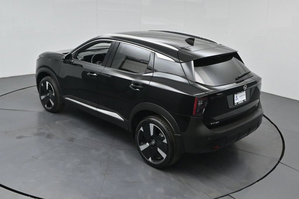 Used 2026 Nissan Kicks SR FWD image 13
