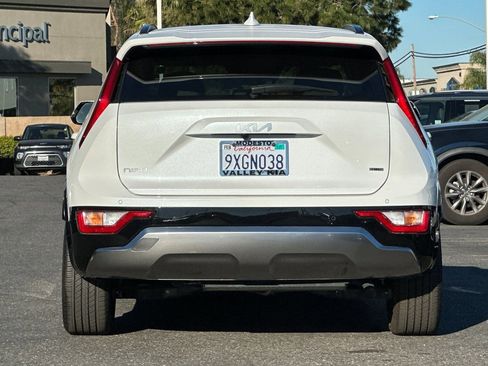 Used 2025 Kia Niro EX Touring image 5