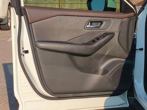 Used 2023 Nissan Rogue SV image 21