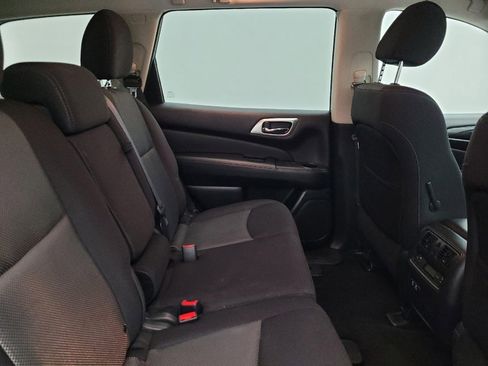 Used 2020 Nissan Pathfinder SV image 19