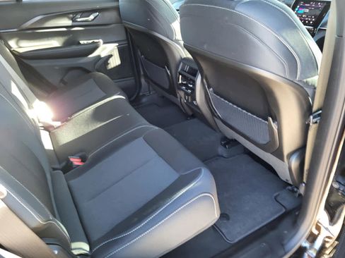 New 2025 Jeep Grand Cherokee Laredo image 11