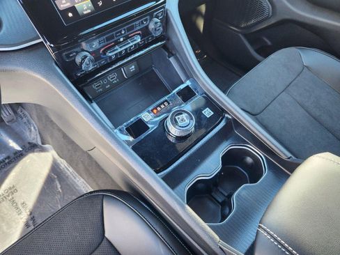 New 2025 Jeep Grand Cherokee L Altitude image 9