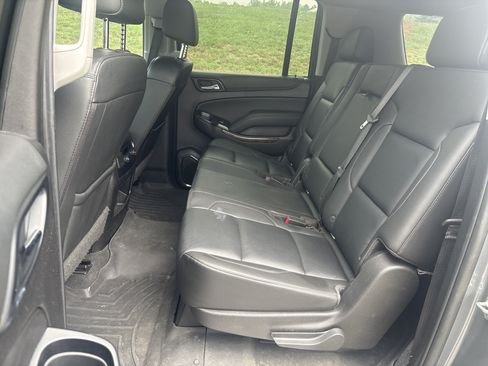 Used 2019 Chevrolet Suburban LT RWD image 18