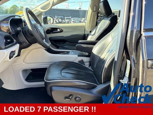 Used 2024 Chrysler Pacifica Limited FWD image 27