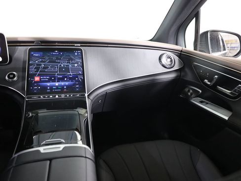 Certified 2025 Mercedes-Benz EQE 350+ 4MATIC SUV w/ AMG Line Exterior Package image 38