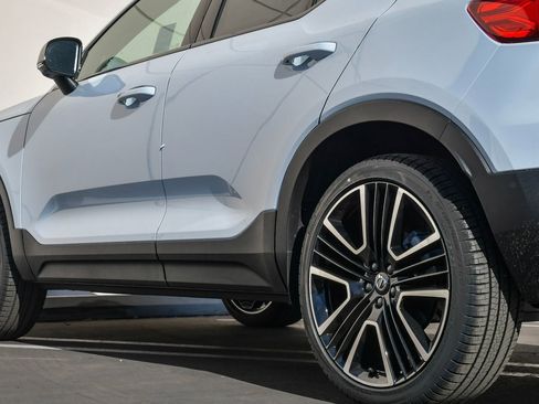 Certified 2025 Volvo XC40 B5 Ultra w/ Climate Package image 11