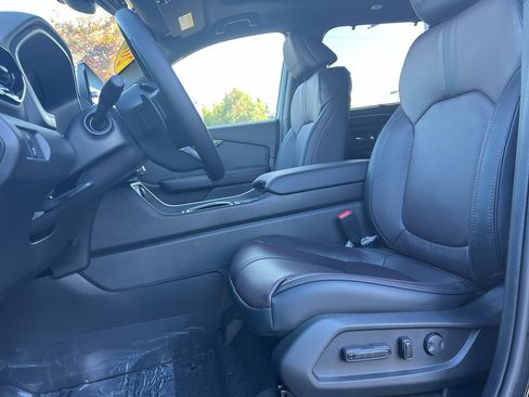 New 2025 Honda Pilot Black Edition image 17