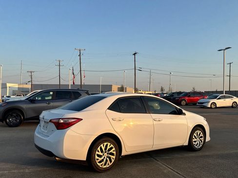 Used 2017 Toyota Corolla LE FWD image 24