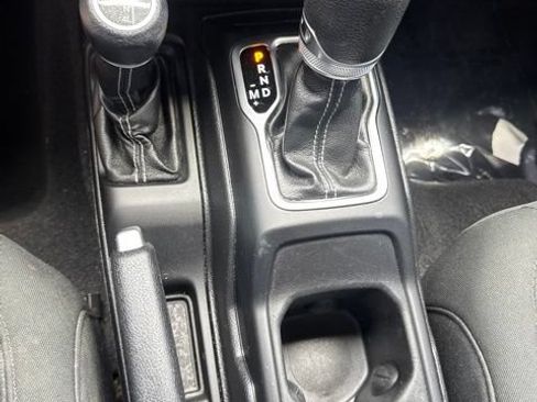 Used 2019 Jeep Wrangler Unlimited Sahara AWD/4WD image 21