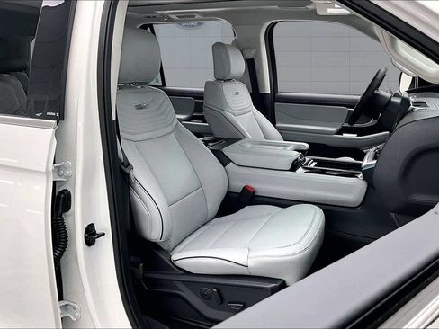 New 2025 Ford Expedition Platinum w/ Platinum Ultimate Package AWD/4WD image 11