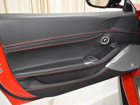 Used 2020 Ferrari Portofino RWD image 20