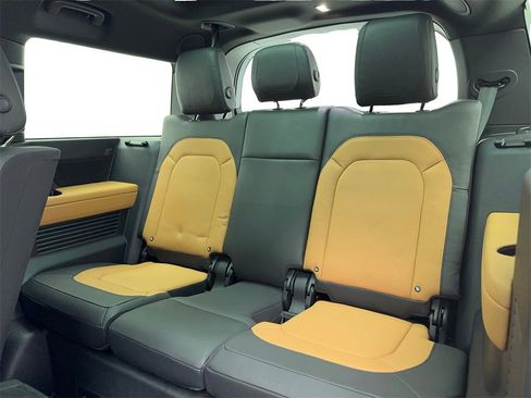 Used 2024 Land Rover Defender 130 X-Dynamic SE image 50