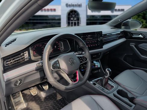 Used 2025 Volkswagen Jetta GLI Autobahn FWD image 13