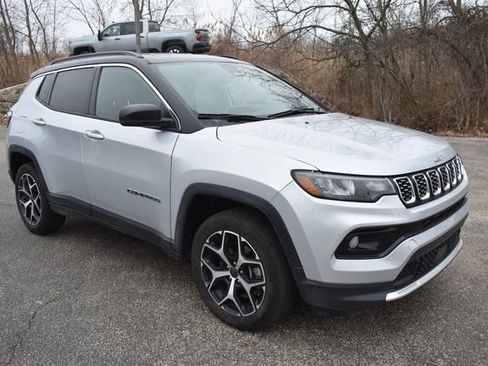 Used 2025 Jeep Compass Limited image 10