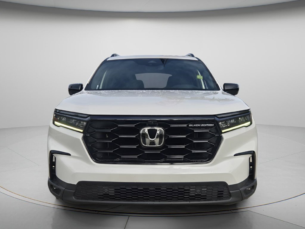 Certified 2025 Honda Pilot Black Edition image 4