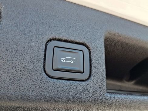 Certified 2018 Chevrolet Equinox LT image 29