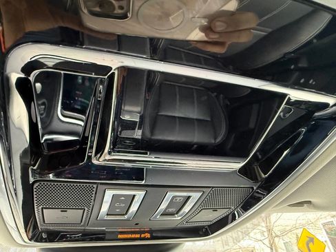 Used 2018 Land Rover Range Rover Velar S image 13