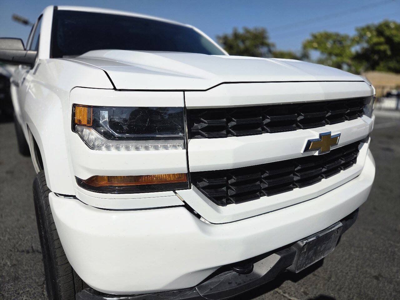 Used 2018 Chevrolet Silverado 1500 Custom RWD image 3