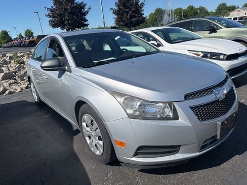 Used 2014 Chevrolet Cruze LS FWD image 3