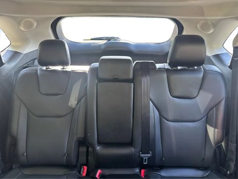 Used 2017 Ford Edge Titanium w/ Equipment Group 302A AWD/4WD image 18