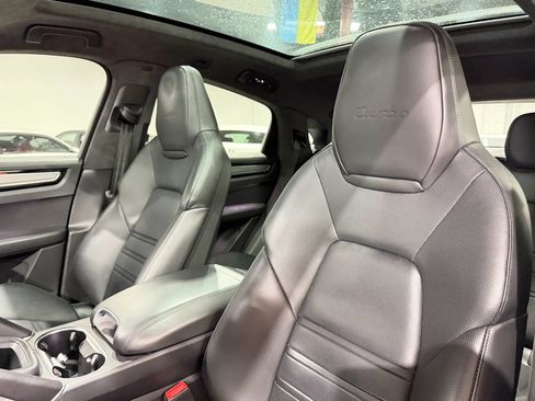 Used 2023 Porsche Cayenne Turbo AWD/4WD image 4