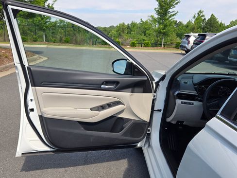 Used 2024 Nissan Altima 2.5 SV FWD image 20