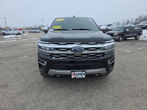 Used 2024 Ford Expedition Platinum AWD/4WD image 3
