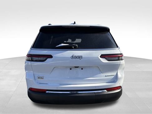 Certified 2025 Jeep Grand Cherokee L Laredo image 8