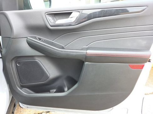Used 2025 Ford Escape ST-Line FWD image 17